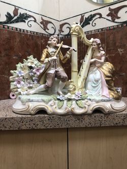 Porcelain decorative piece