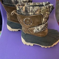 Boys Boots Sz 6 Like New