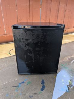 Mini room fridge