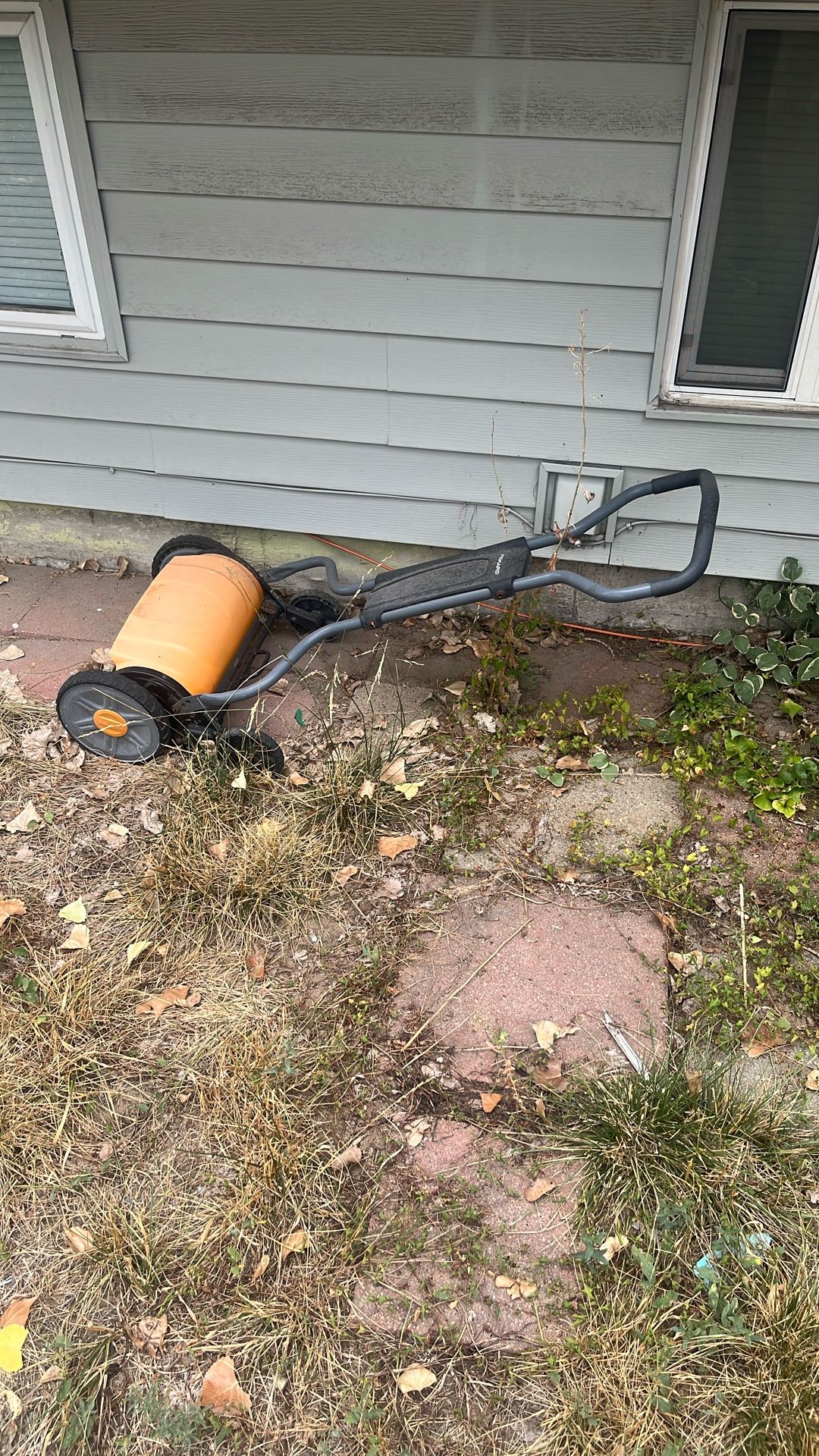 manual mechanical lawnmower