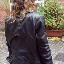 Reiss Woman Leather Jacket 🔥🔥 warm