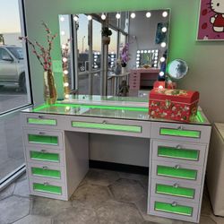 Brand New Bluetooth Smart Mirror Speakers, Touchscreen And More 