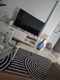 Juego de comedor blanco y plateado