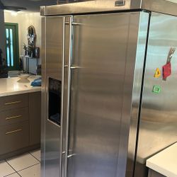 GE monogram side By Side Fridge