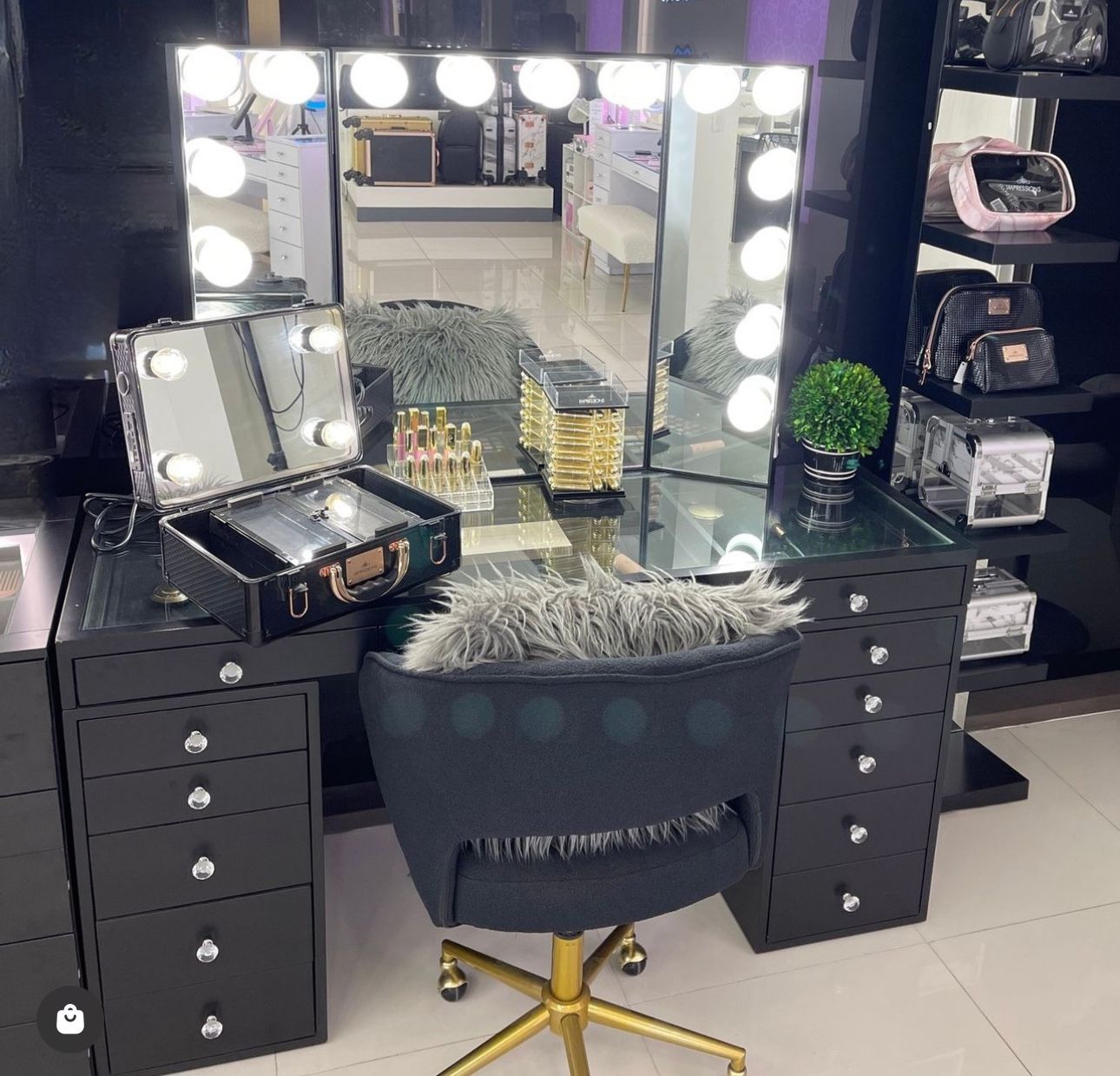 VANITY WITH BLUETOOTH MIRROR AND SPEAKERS 