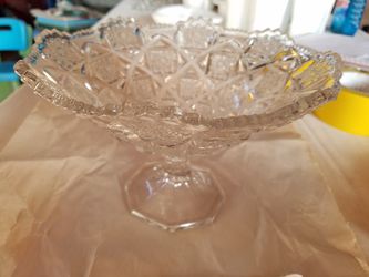 Crystal pedestal bowl with intricate design 8 inch diameter