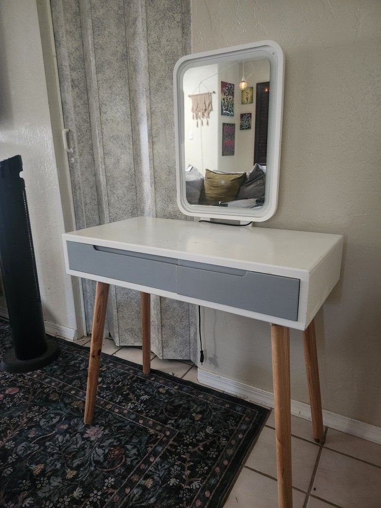 Personal Vanity Table with Light mirror