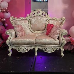 Vintage Victorian-Style Chair – Excellent Condition!