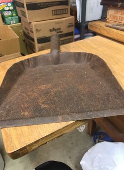 Vintage metal dust pan. Heavy metal for coal / ash