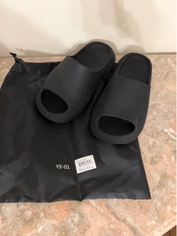 Yeezy Slides authentic