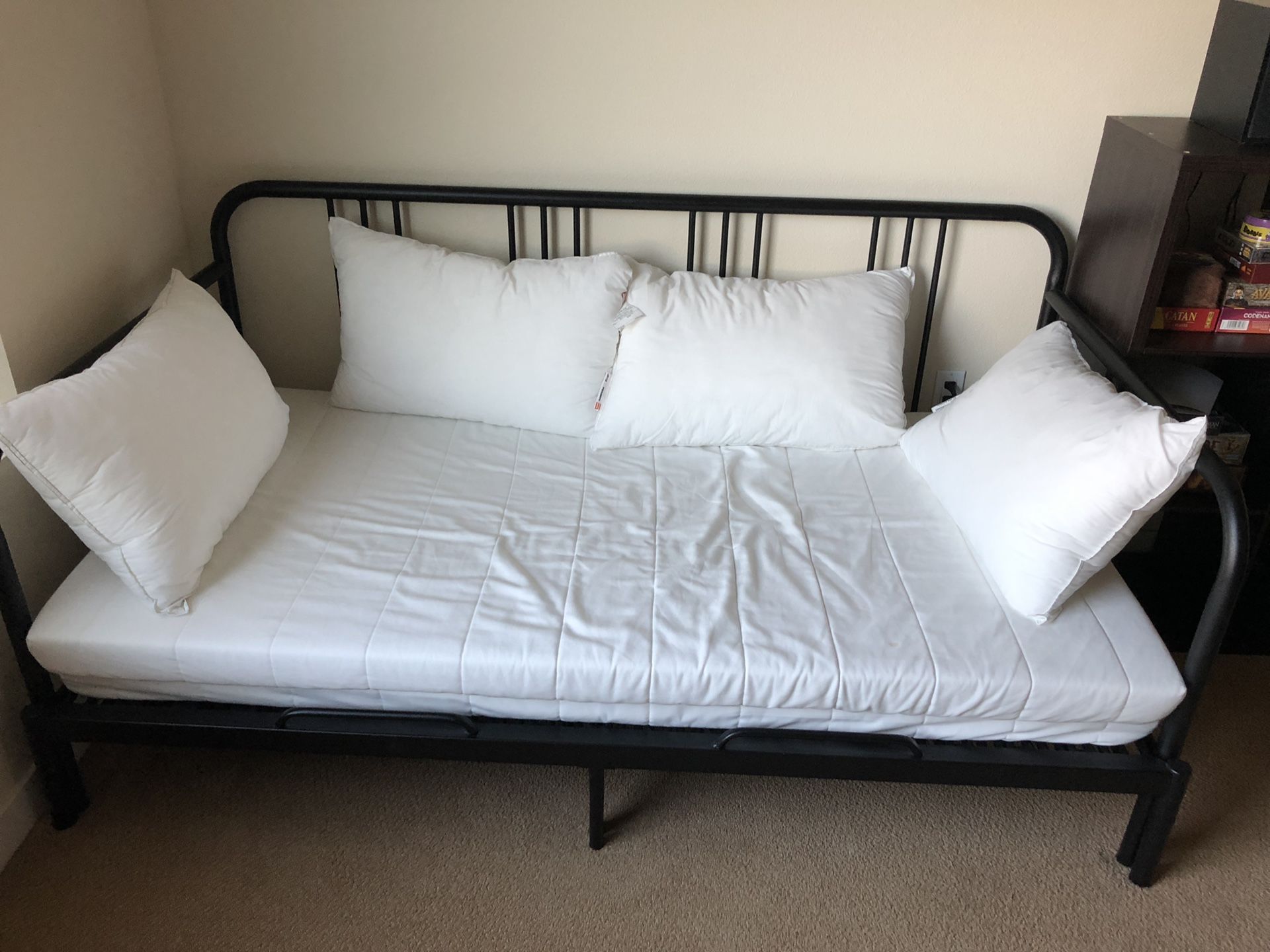 IKEA FYRESDAL - Day bed with two twin mattresses and 4 pillows
