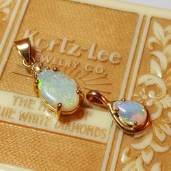 $150! Awesome 14k Gold Opal Necklace Pendant Set