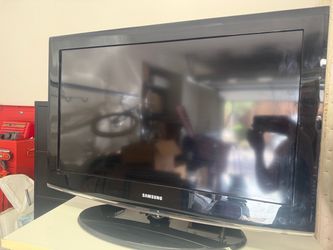 Samsung Flat Screen TV with Stand