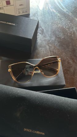 Woman dolce & gabbana sun glasses