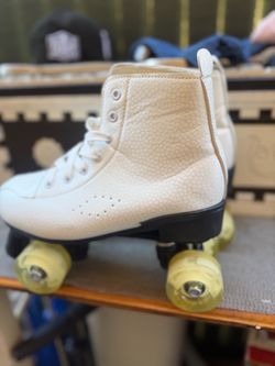 ROLLER SKATES SHOES WHITE SKATING BOOT CLEAR WHEELS WOMEN SIZE 8.5