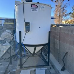 900 Gallon Mixing Tank w/ Agitator + VFD – Protectoplas Cone Bottom Tank on Stand (Industrial / Chemical / Water)