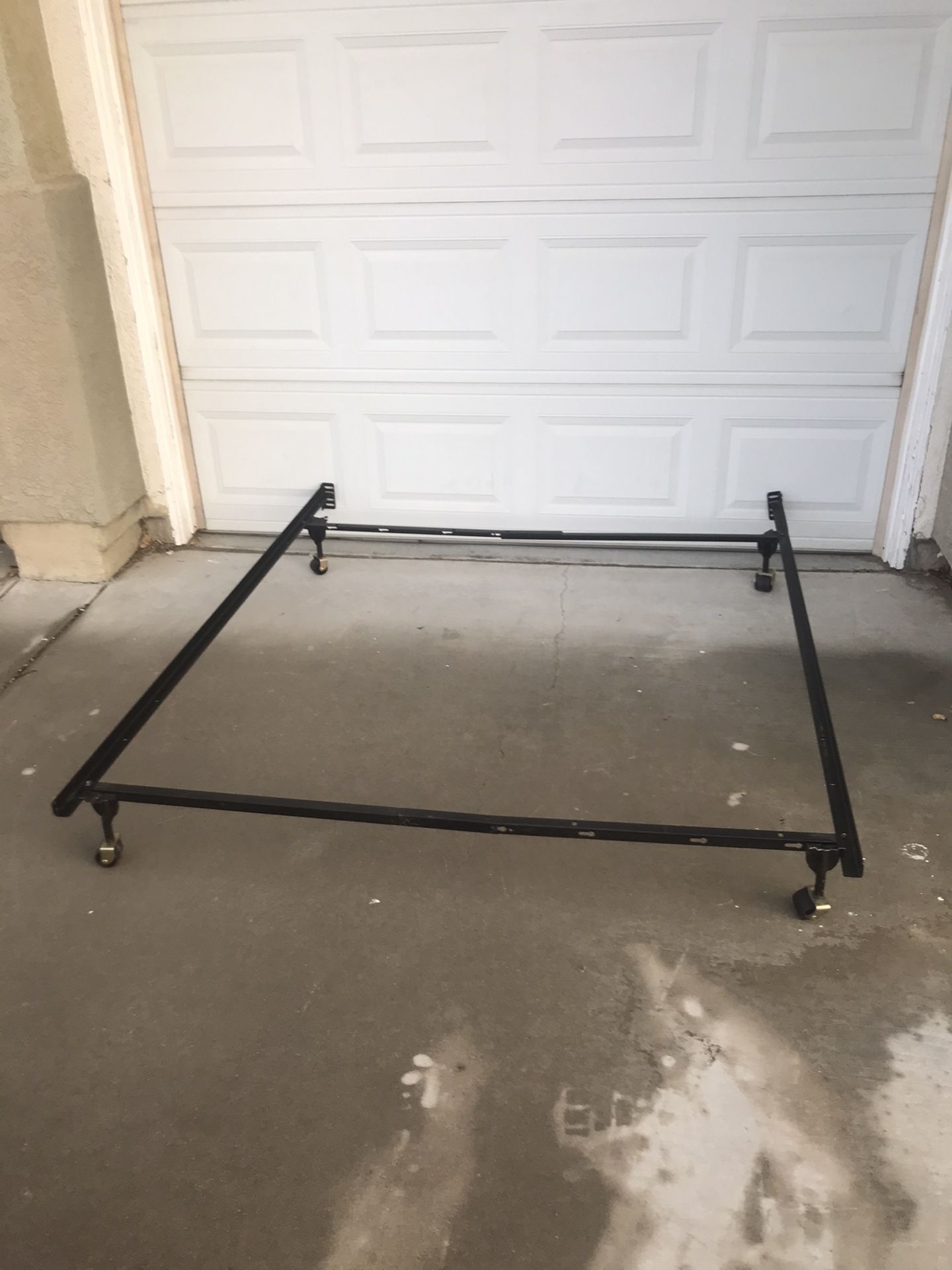 Queen size bed frame,adjustable