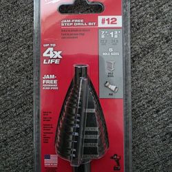Milwaukee
7/8 in. - 1-3/8 in. #12 Black Oxide Step Drill Bit (5-Steps