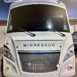 Winnebago Motor Home 2019