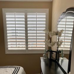 Custom Plantation Shutters for all types of windows, sliding doors, and closets. Persianas de Madera. BEST PRICES. Install Included. 951-573-2560