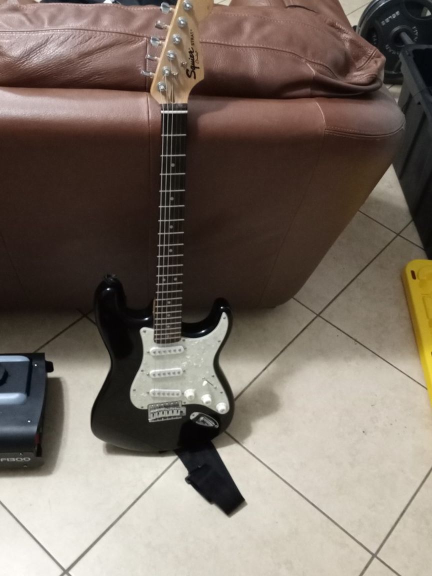 SQUIER STRAT