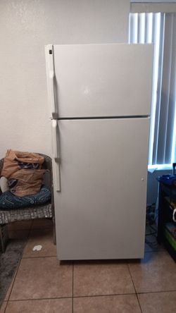 REFRIGERATOR IN GOOD CONDITION
