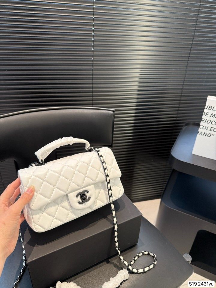 Chanel women's bag crossbody handbag latest model white cowhide bag20*12cm