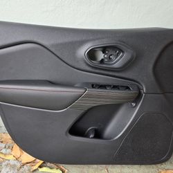 2016 JEEP CHEROKEE FRONT LEFT DOOR TRIM 