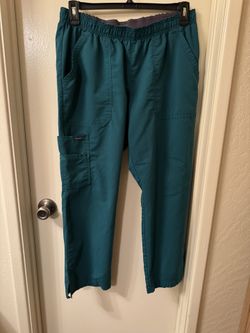 Women’s Medical Scrub Top And Pants
