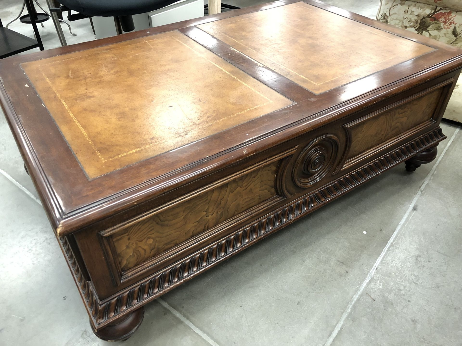 Ethan Allen Morley coffee table 32”x51”x19”