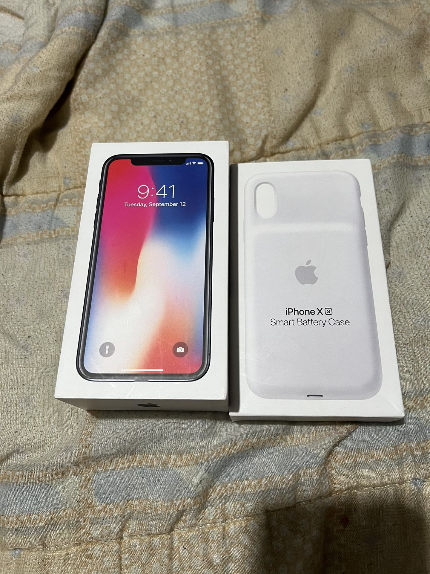 iPhone X 256 gb and X Smart Battery Case