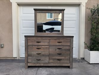 Ashley’s Furniture Dresser W/ Mirrior