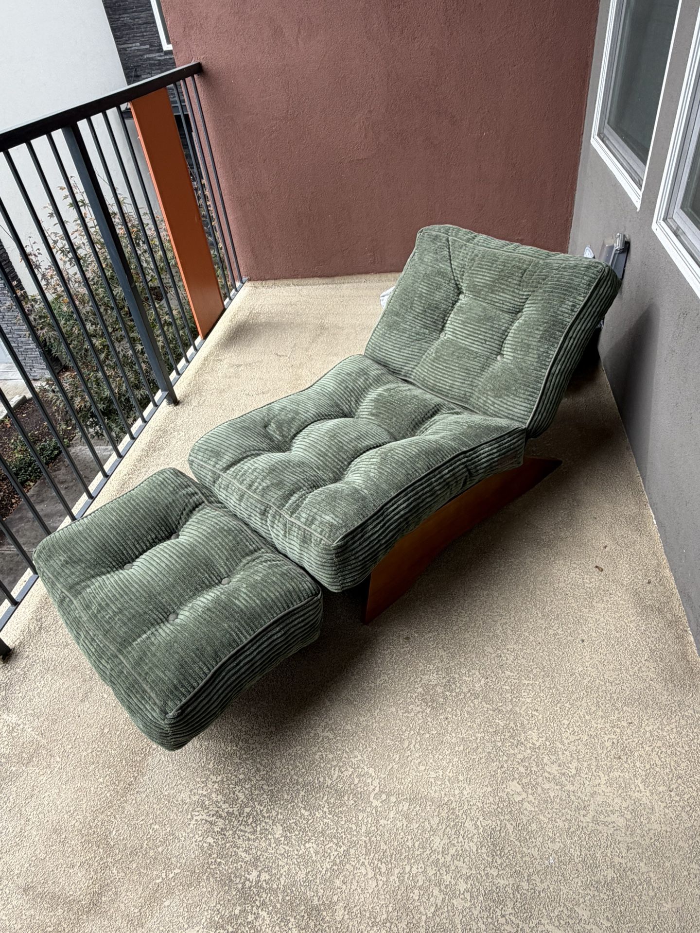 Adjustable Back Lounge Chair (Green)