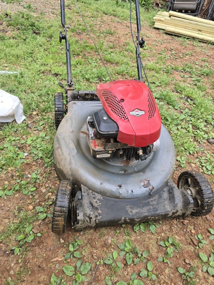 Briggs Straton Push Mower.. Large Heavy Duty!!