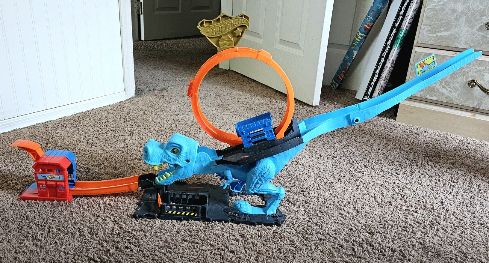 Hot Wheels T-Rex Chomp Down Loop