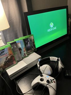 Xbox One With Controller And Headset