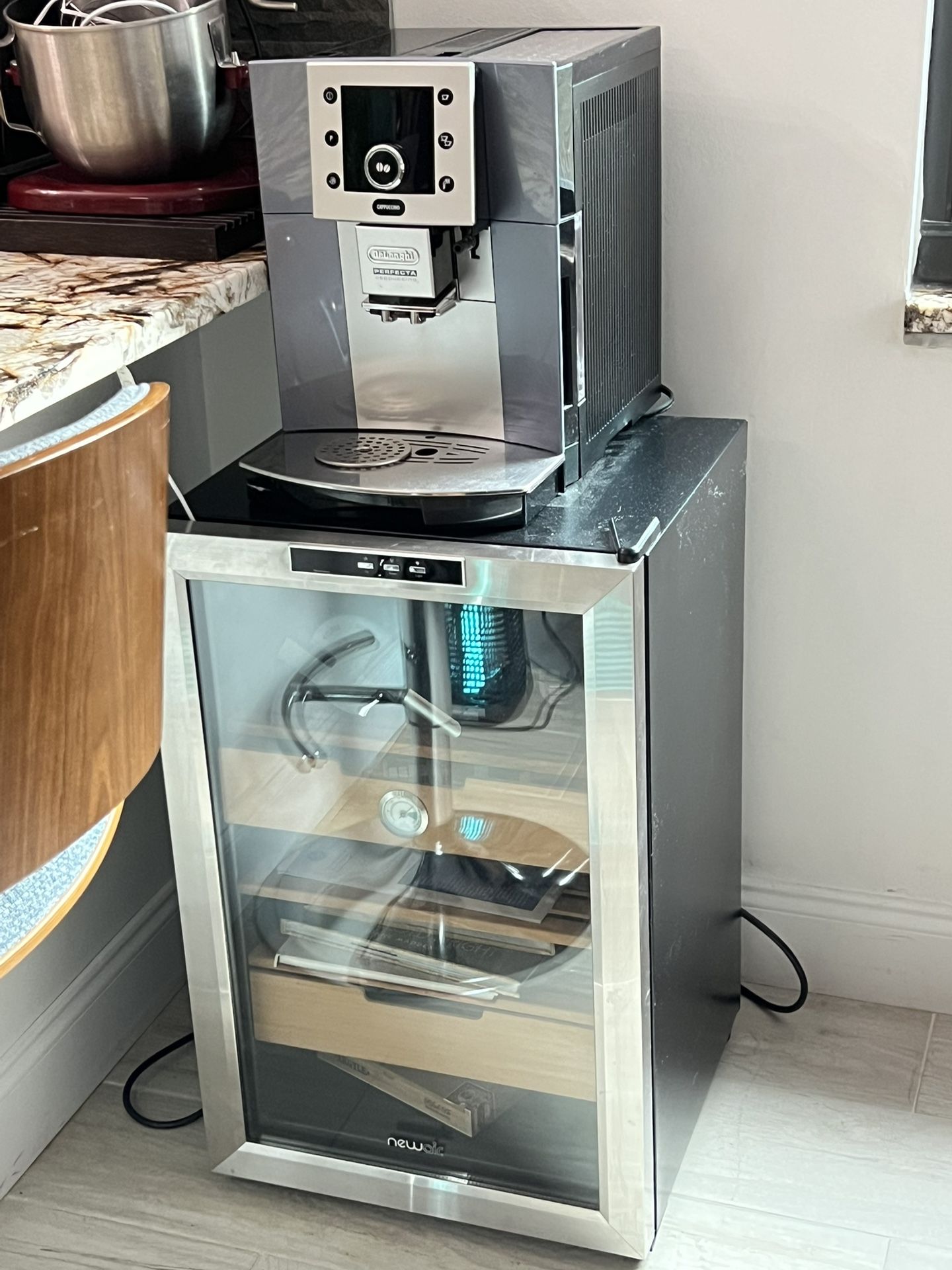 ☕️ + 💨 Luxury Coffee & Cigar Bundle – DeLonghi Perfecta + NewAir Humidor Cooler