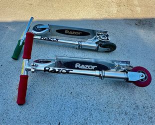 Razor Kick Scooters – Set of 2