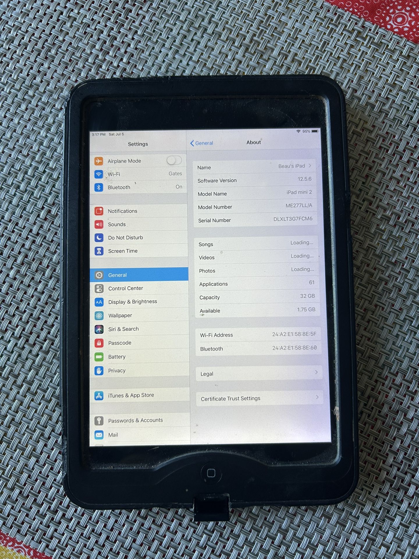 I Pad Mini W/lifeproof Case