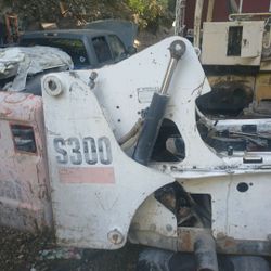 Bobcat S300 Lift Rams