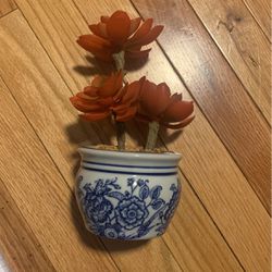 Nice fake flowers in Vase