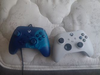 Xbox series controllers