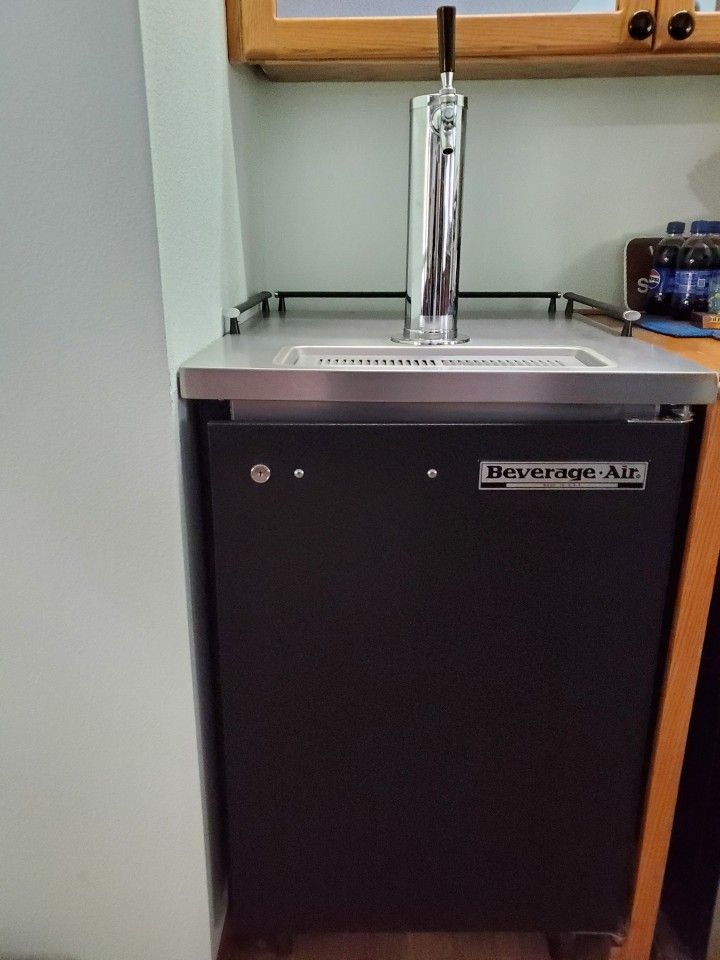 BEVERAGE AIR KEG REFRIGERATOR 