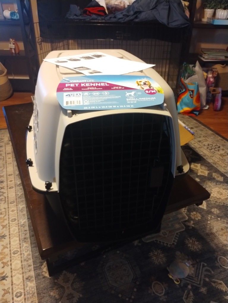 New Vibrant Life  Plastic Pet Kennel for Dogs S/M 26 in