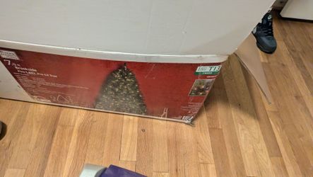 7.5 ft fake Christmas tree