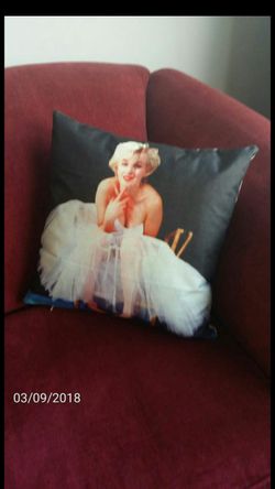 Marylin Monroe Pillow Couch Bed