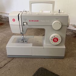 Sewing Machine Singer Model 4411