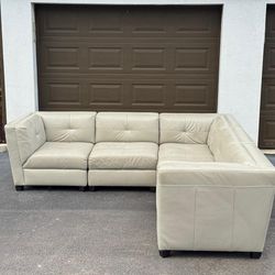Couch/Sofa Sectional - Macy’s - Leather - Delivery Available 🚛