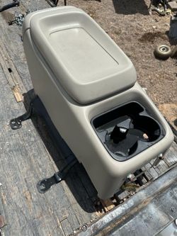 02 Yukon center console Silverado