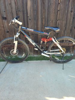 Genesis adults bike